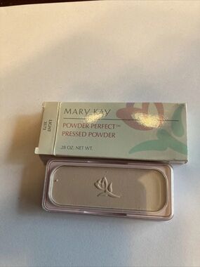 New In Box Mary Kay Powder Perfect Pressed Powder Light 3573 Full Size Fast Ship
